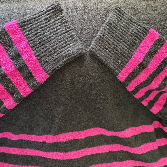 Vince Camuto Soft☁️Lightweight☁️ Striped Sweater - Picture 6 of 6